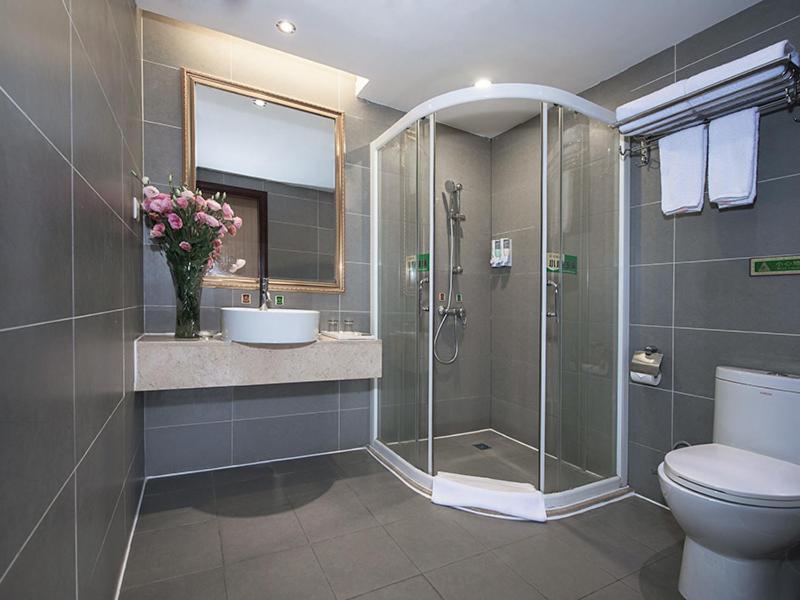 Vienna Hotel Guangzhou Shaheding Metro Station Екстер'єр фото