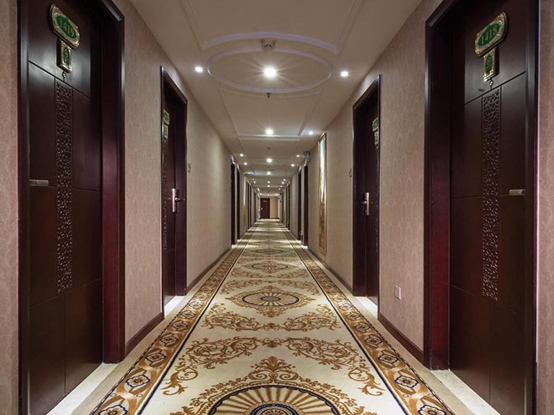 Vienna Hotel Guangzhou Shaheding Metro Station Екстер'єр фото