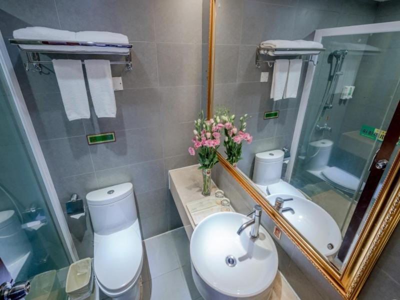 Vienna Hotel Guangzhou Shaheding Metro Station Екстер'єр фото