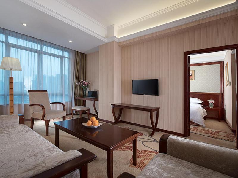 Vienna Hotel Guangzhou Shaheding Metro Station Екстер'єр фото