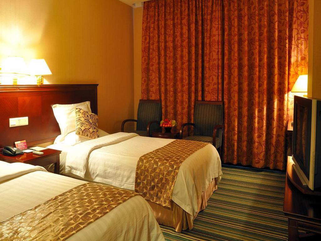 Vienna Hotel Guangzhou Shaheding Metro Station Екстер'єр фото