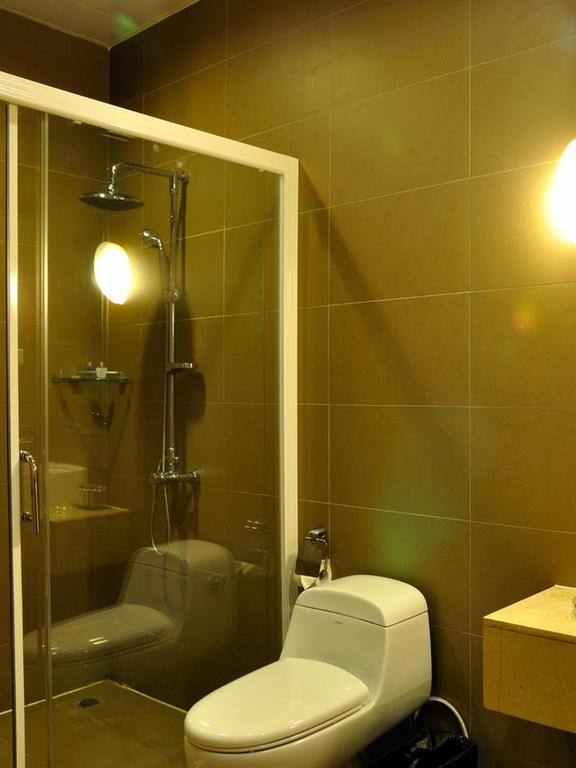 Vienna Hotel Guangzhou Shaheding Metro Station Екстер'єр фото