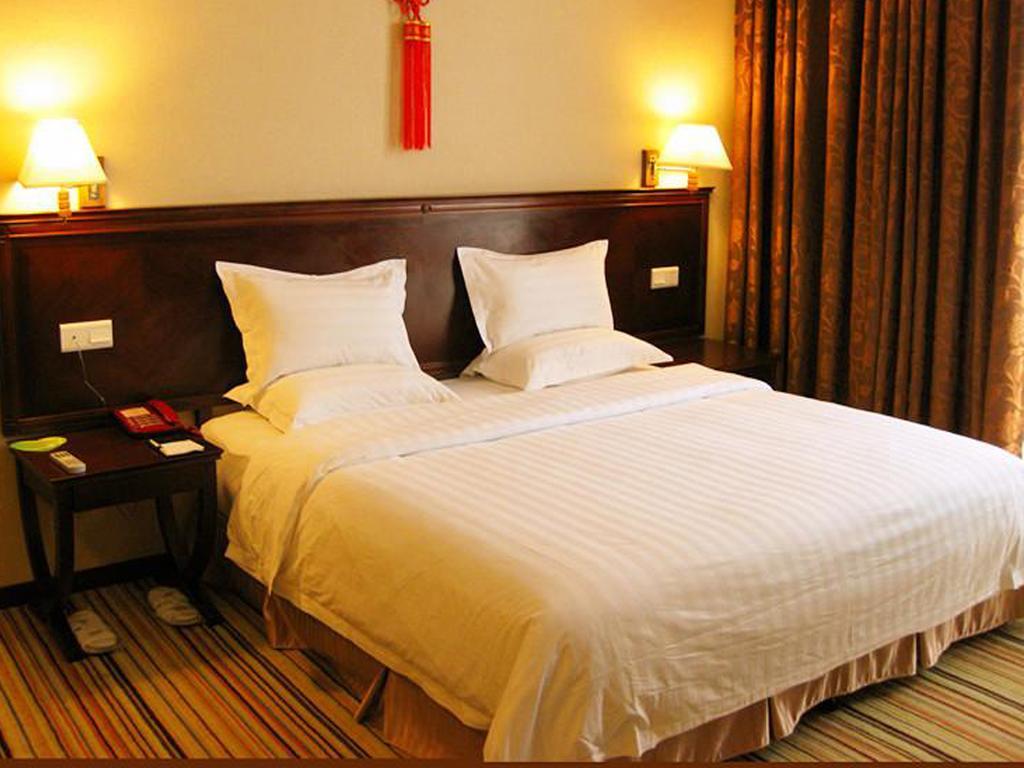Vienna Hotel Guangzhou Shaheding Metro Station Екстер'єр фото