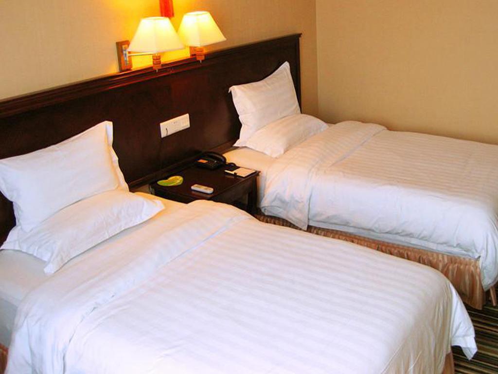 Vienna Hotel Guangzhou Shaheding Metro Station Екстер'єр фото