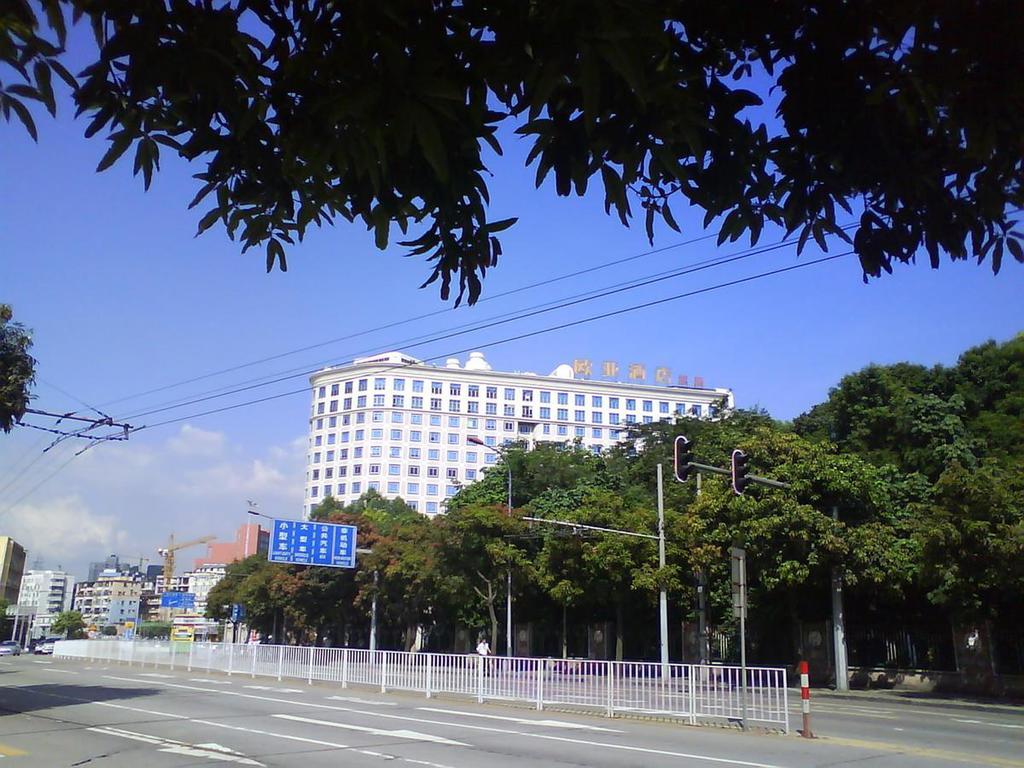Vienna Hotel Guangzhou Shaheding Metro Station Екстер'єр фото