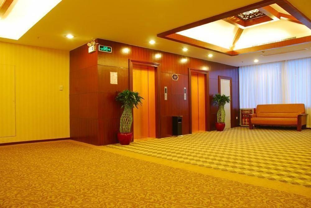 Vienna Hotel Guangzhou Shaheding Metro Station Екстер'єр фото
