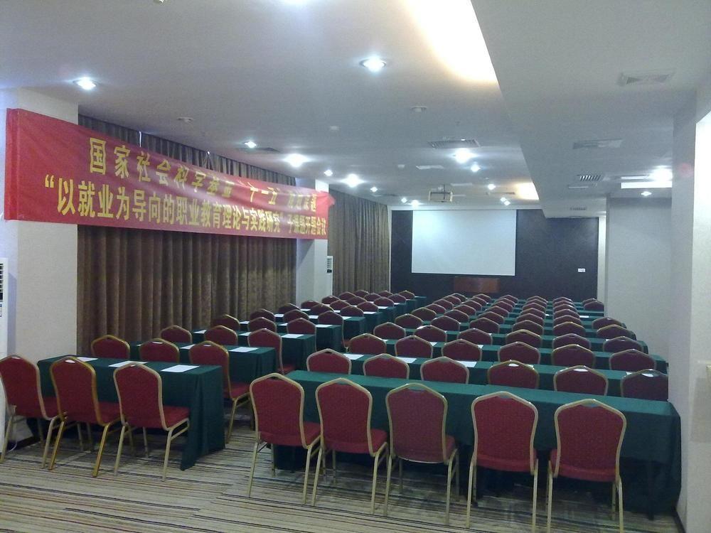 Vienna Hotel Guangzhou Shaheding Metro Station Екстер'єр фото