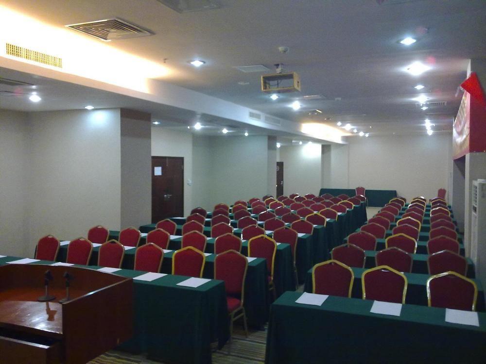 Vienna Hotel Guangzhou Shaheding Metro Station Екстер'єр фото