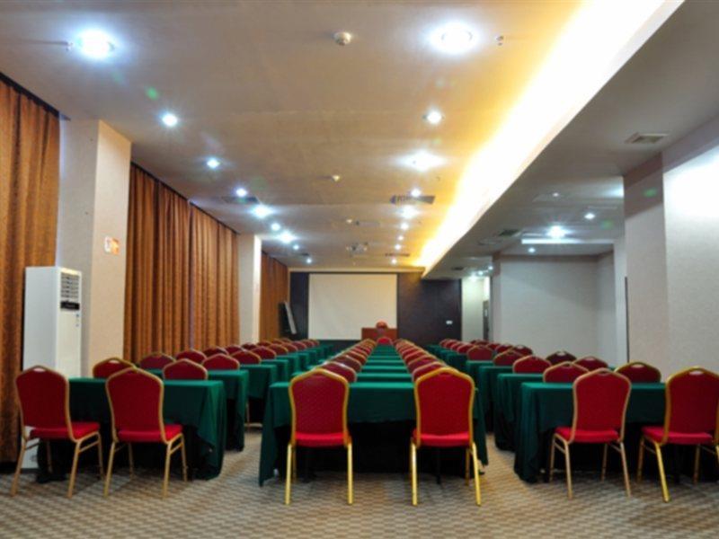 Vienna Hotel Guangzhou Shaheding Metro Station Екстер'єр фото