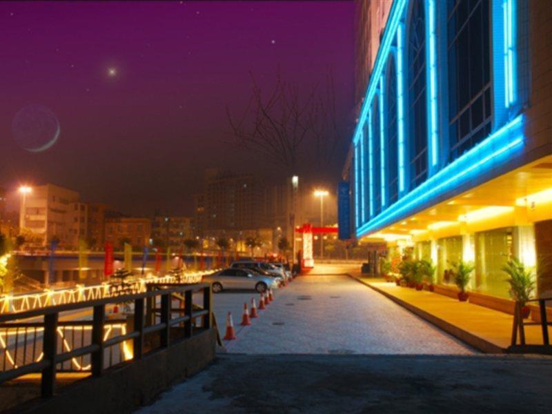 Vienna Hotel Guangzhou Shaheding Metro Station Екстер'єр фото