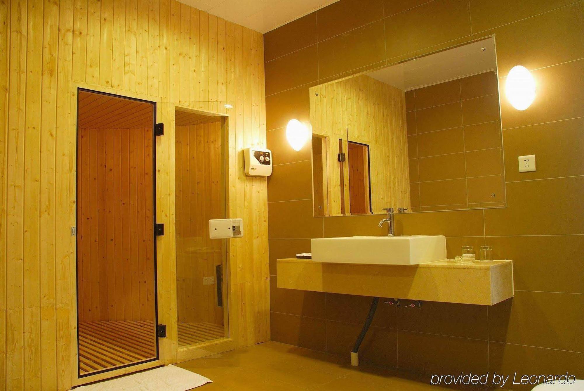 Vienna Hotel Guangzhou Shaheding Metro Station Номер фото