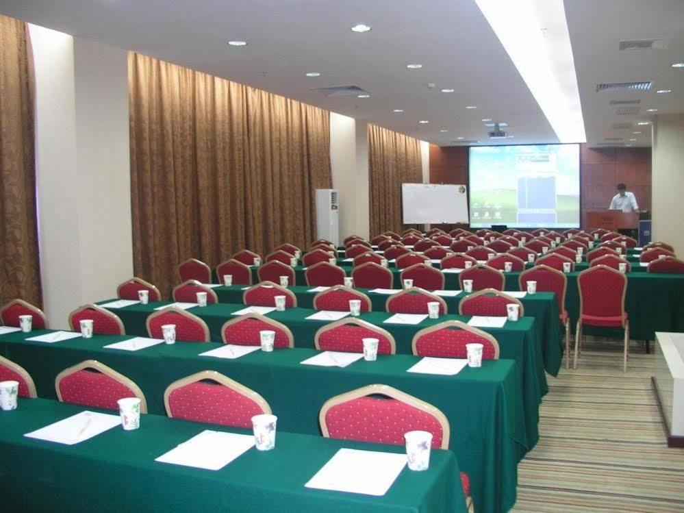 Vienna Hotel Guangzhou Shaheding Metro Station Екстер'єр фото