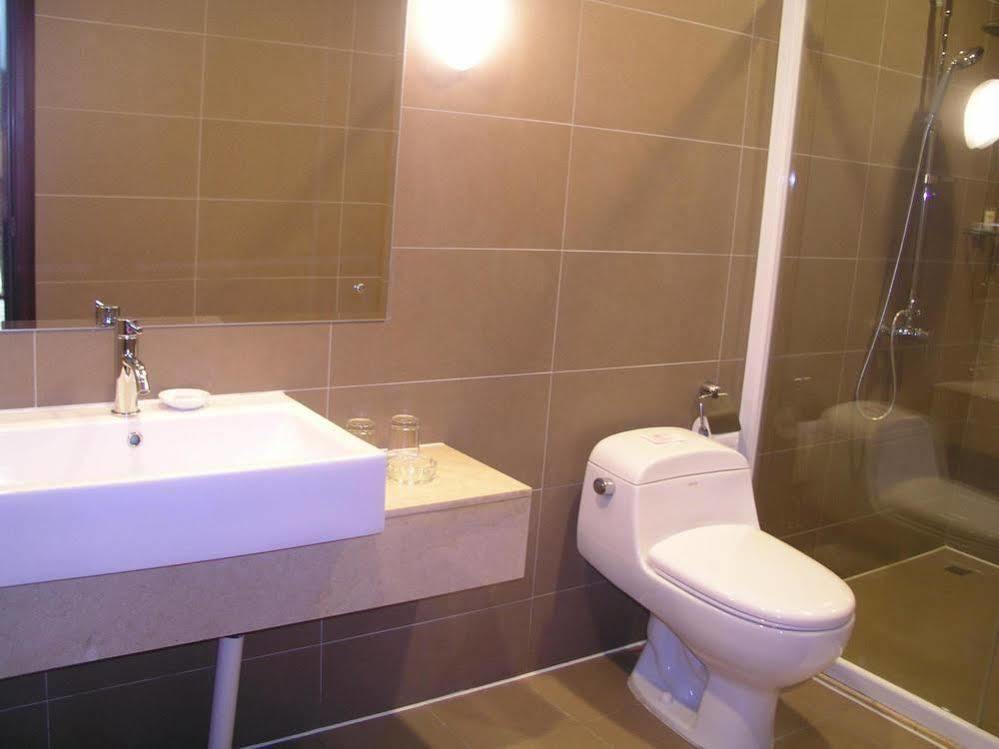 Vienna Hotel Guangzhou Shaheding Metro Station Екстер'єр фото