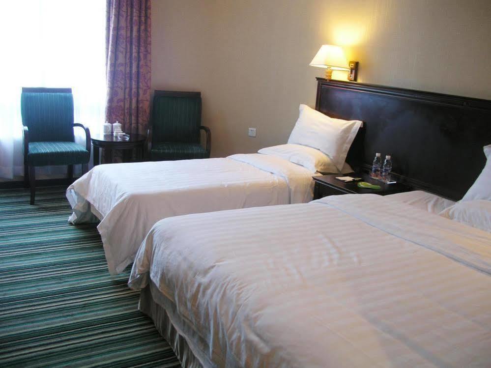 Vienna Hotel Guangzhou Shaheding Metro Station Екстер'єр фото